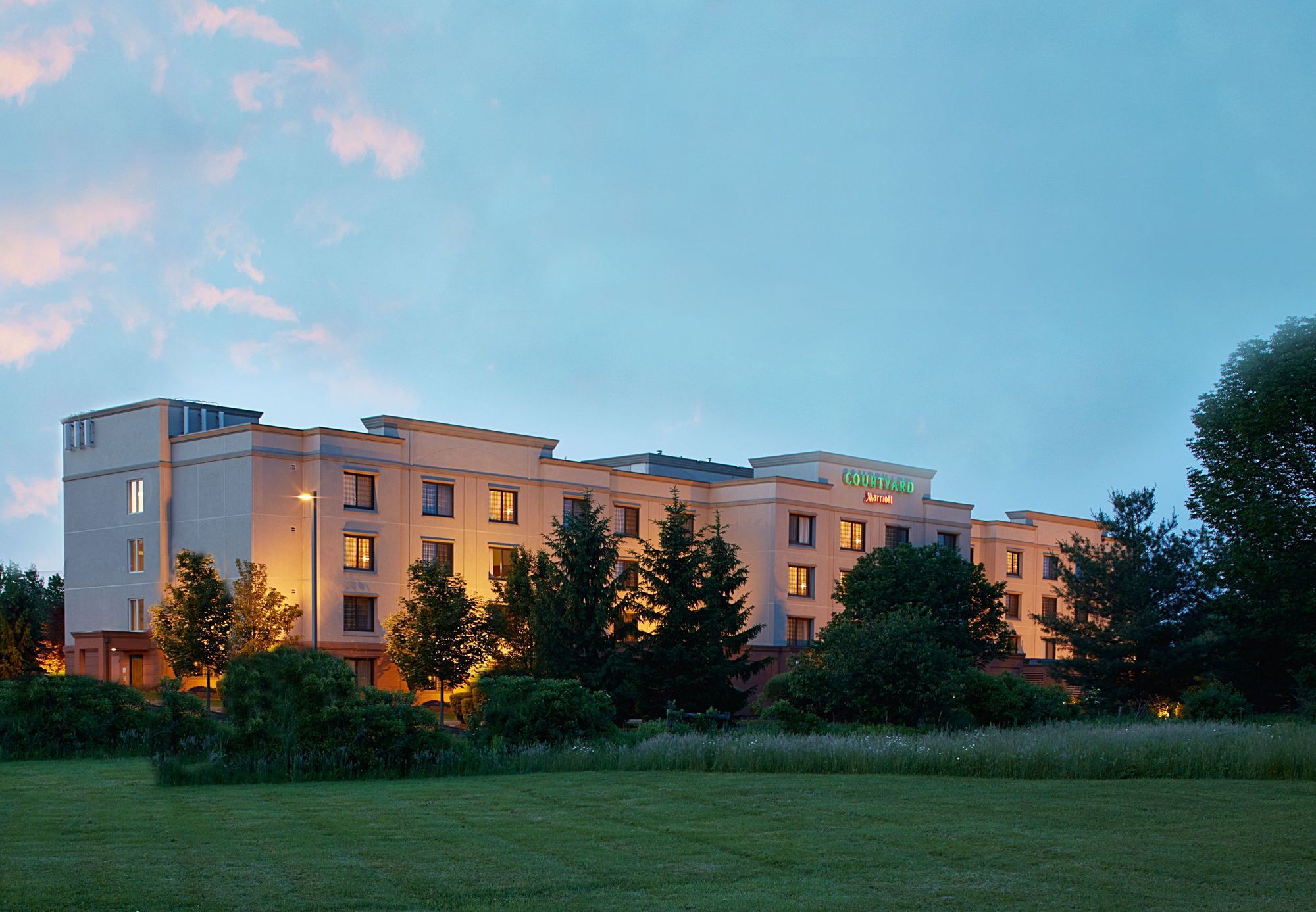 Courtyard By Marriott Ithaca Airport/University Exterior photo